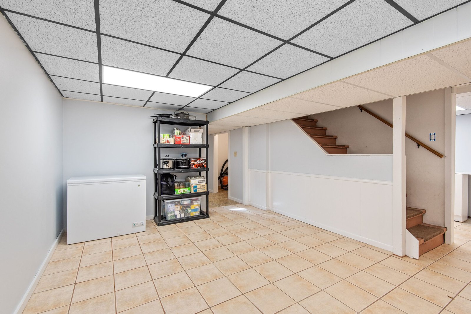 Installation de plafond suspendu au sous-sol à Laval